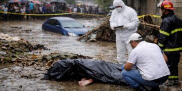 Abinader declara “emergencia regional” en el gran Santo Domingo y cuatro provincias por vaguada