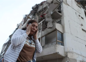 Reportan dos personas con posible vida en un edificio de Venezuela