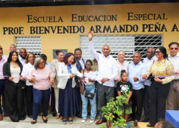 Peravia inaugura su primera Escuela de Educación Especial gestionada por el senador Julito Fulcar