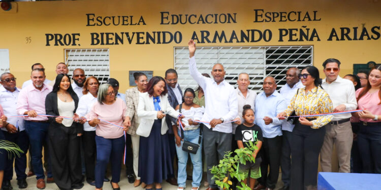 Peravia inaugura su primera Escuela de Educación Especial gestionada por el senador Julito Fulcar